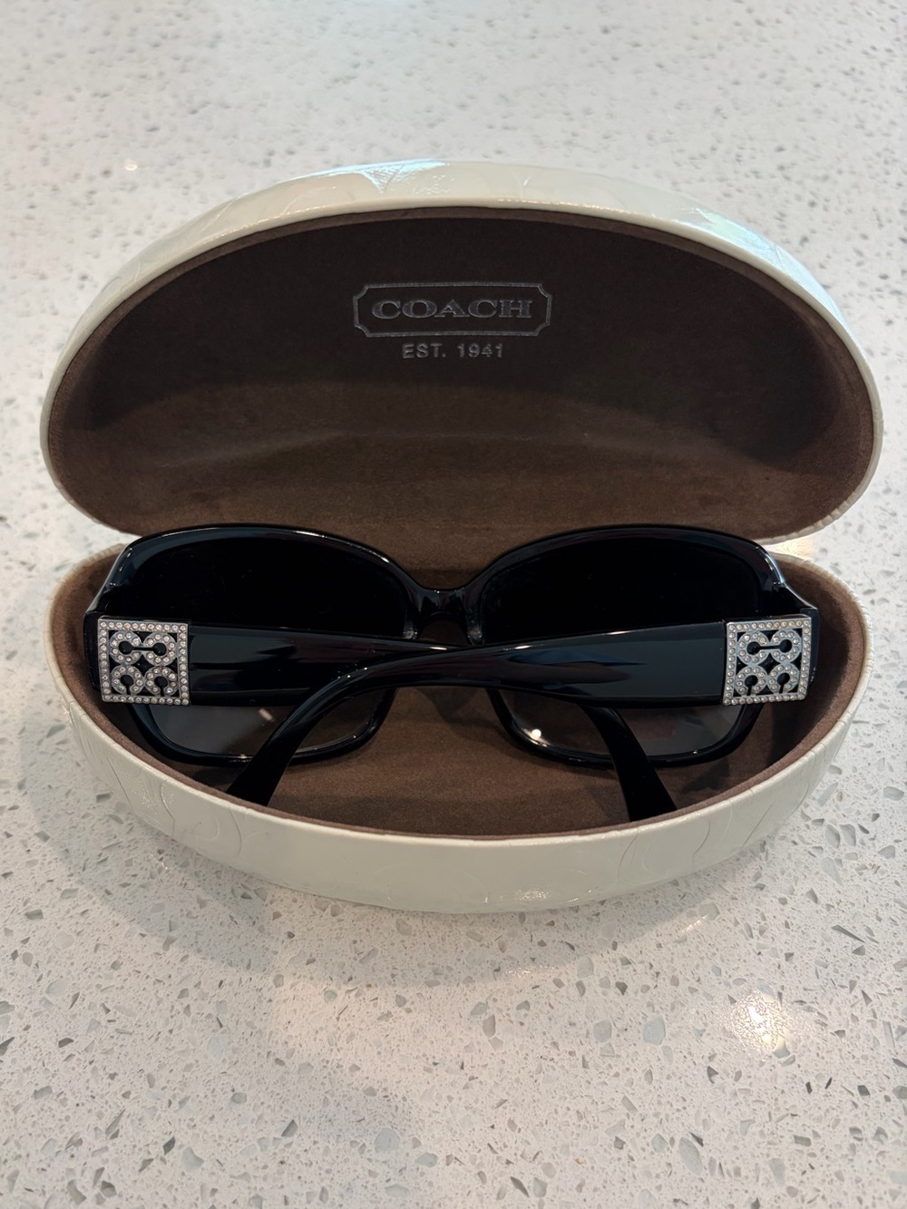 Coach S2025 sunglasses black. Comes with white case. - Picture 4 of 7